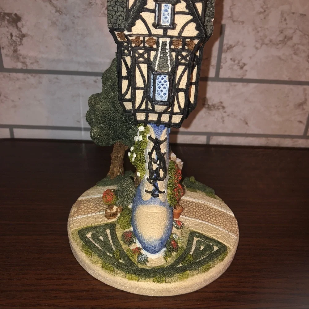 The shoemaker’s dream clocktower boot figurine‎ John Herbert 1990 John Hine